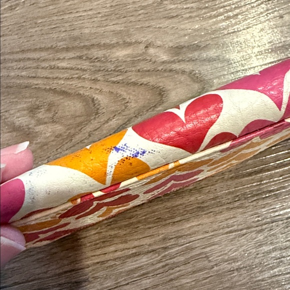 Fossil Hearts Leather Wallet - Picture 4 of 8